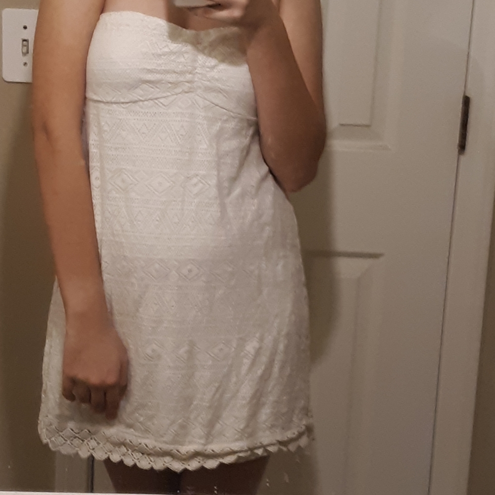 White lace strapless dress